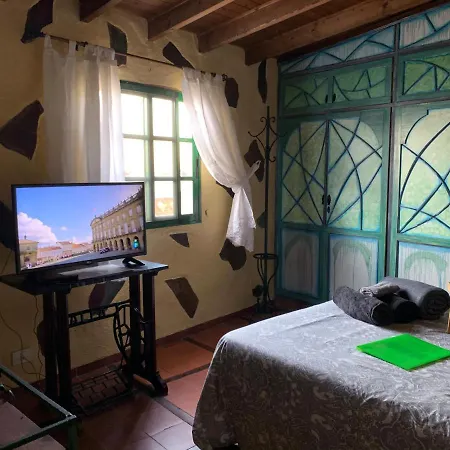 Canaria Hombre De Palo