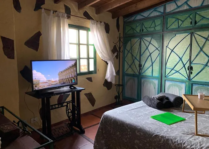 Canaria Hombre De Palo